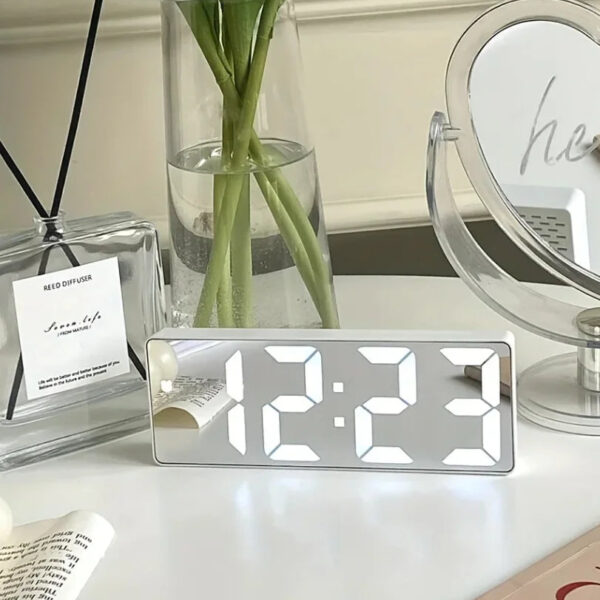 Orologio da Parete Digitale LED con Visualizzazione della Temperatura | Design Elegante per Scrivania e Dormitorio